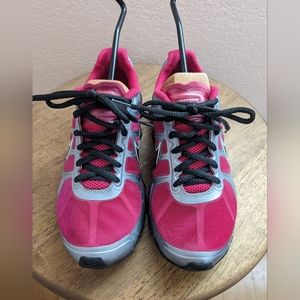 Nike size 5 young adult sneakers. Black dark pink.